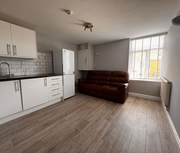 3 bedroom flat to rent - Photo 1