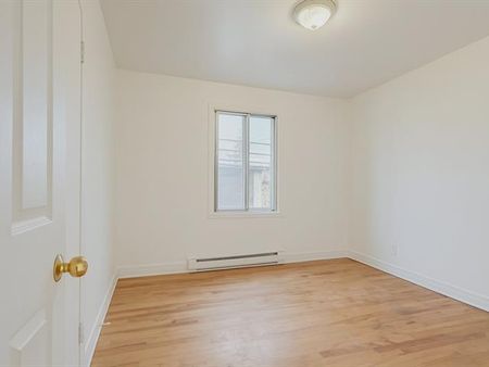 9332 12e Avenue - Photo 3