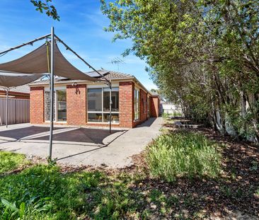 5 Willandra Loop, 3023, Caroline Springs Vic - Photo 3