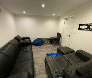 8 bedroom private hall to rent - Photo 5