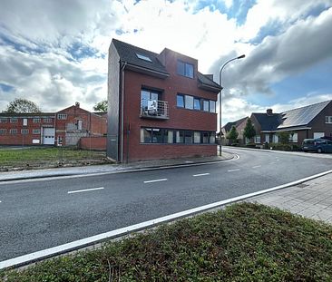 Instapklaar appartement met 2 slaapkamers, 2 terrassen & autostaanplaats te Egem! - Photo 3