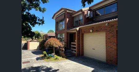 Ideal Family Living in Mount Waverley - Photo 4