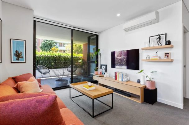 Ground-Floor Apartment with Expansive Private Terrace - Photo 1