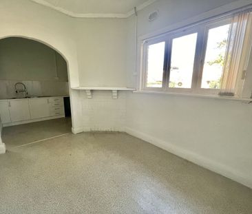 Only Minutes from Shops, Public Transport and Freeway Access! - Photo 1