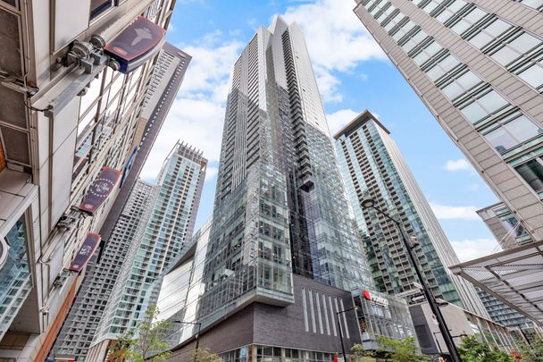 1050 Rue Drummond, apt. 2303 - Photo 1