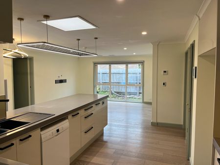 Fabulous family home in a great location - Photo 3