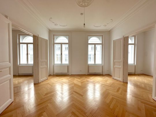 Stilaltbauwohnung mit Blick auf die Mariahilferstraße - Photo 1