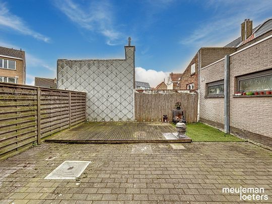 Ruime woning met garage en koer - Foto 1