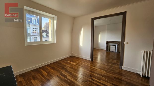 Location Appartement 4 pièces 71m² FONTAINEBLEAU 77300 - Photo 1