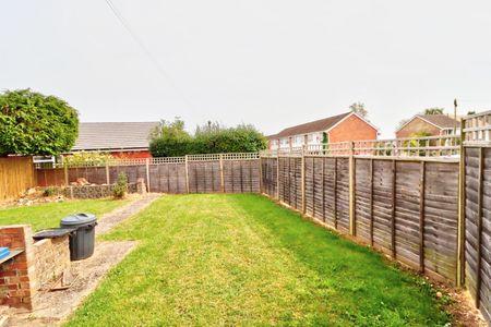 3 bedroom end terraced house to rent, - Photo 2