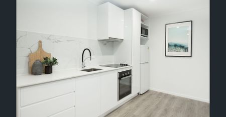 Newly Renovated 1-Bedroom Apartment in Burleigh Waters! - Photo 4