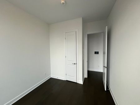 For Lease - 3240 William Coltson Avenue Unit# 2008, Oakville, Ontario - Photo 4