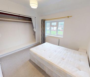 5 bedroom semi-detached house to rent - Photo 2