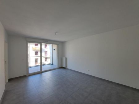 Location Appartement 2 pièces 45m² THONON LES BAINS 74200 - Photo 3