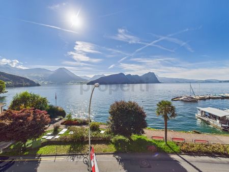 Attractive 2.5-room apartment with lake view in Vitznau - Photo 2