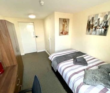 Ensuite Bedroom - Photo 3