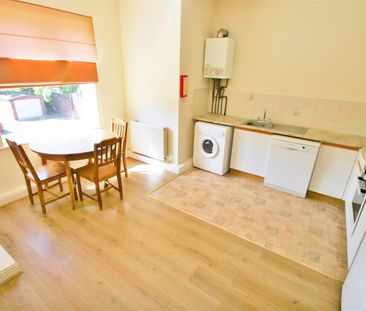 3 Bed Flat, North Hill Road, LS6 - Photo 4