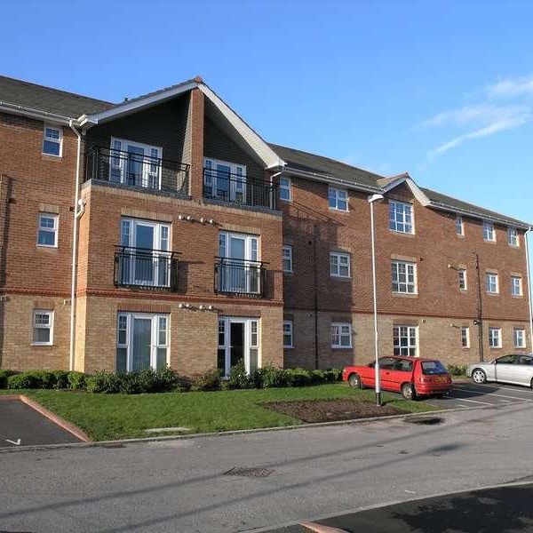 Hampton Court Way, Widnes, WA8 - Photo 1