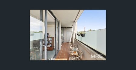 Spacious furnished apartment just steps away from Swan Street - Photo 4