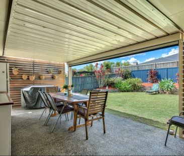 GENEROUS FAMILY HOME WITH FANTASTIC OUTDOOR LIVING - Photo 2