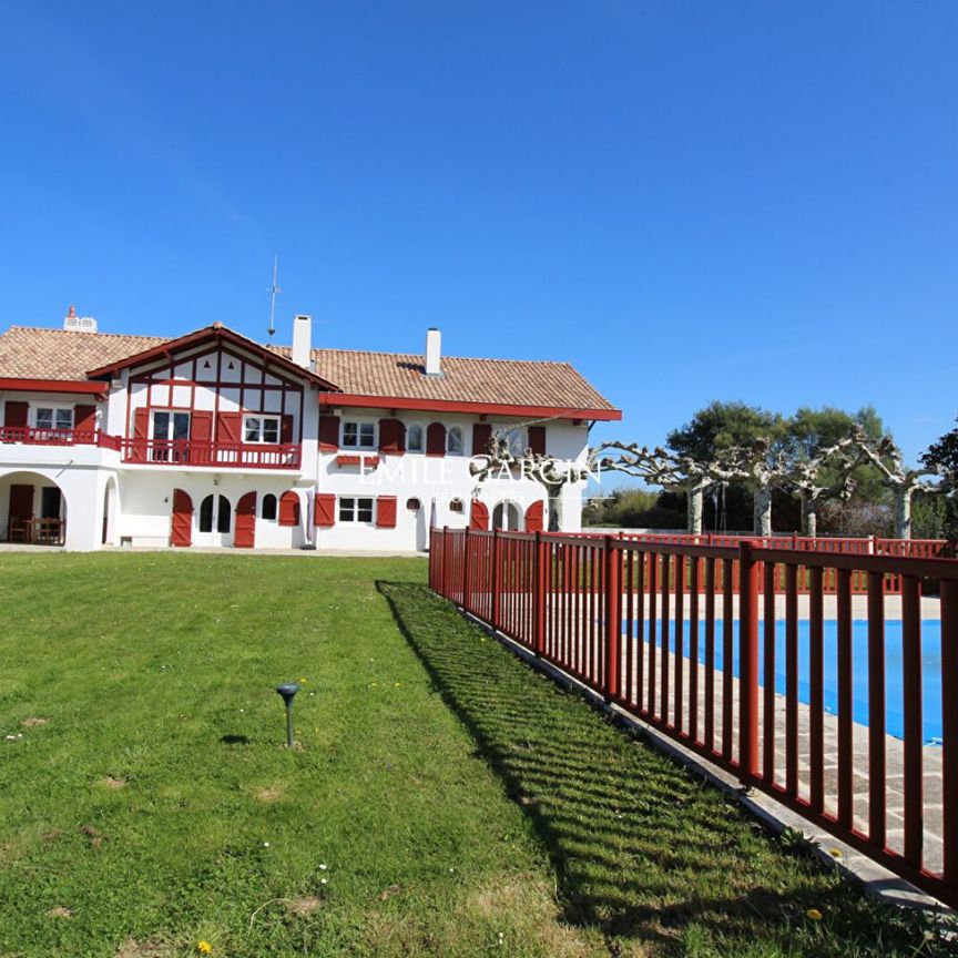 MAISON A LOUER A URRUGNE AVEC PISCINE ET TERRAIN DE 9000 M² - Photo 1