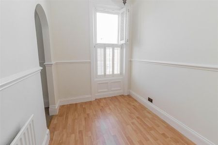 3 bedroom maisonette to rent - Photo 4
