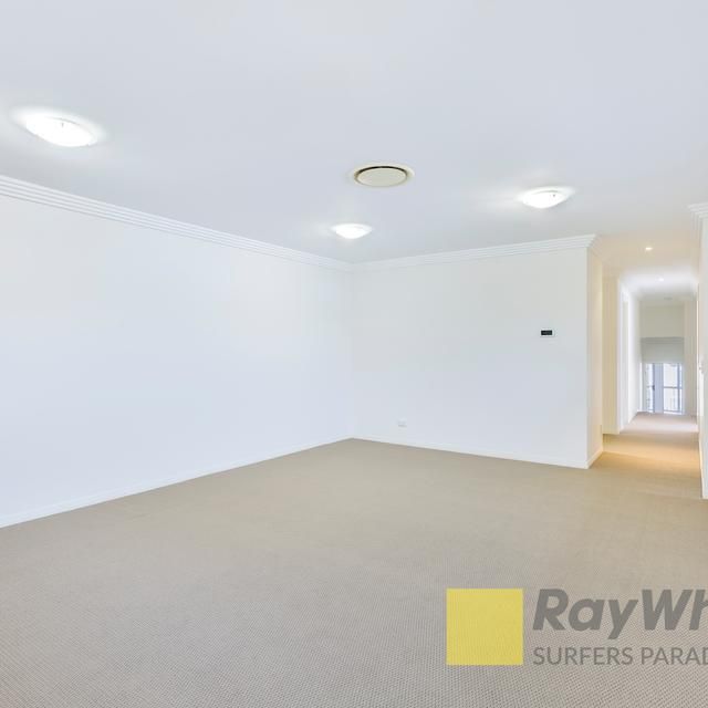 $1,400 per week / $5,600 Bond - Photo 1