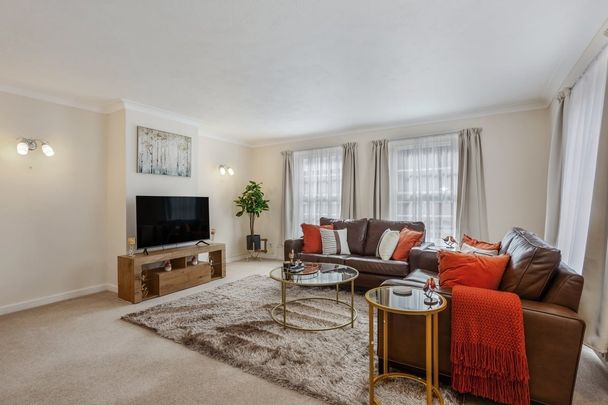 3 bedroom flat to rent - Photo 1