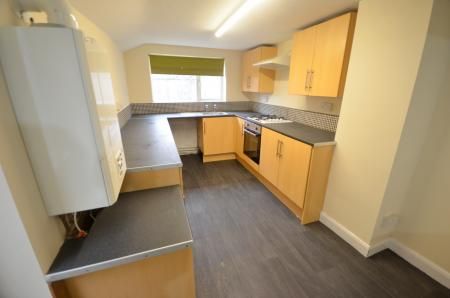 3 bedroom Terraced House To Let - Photo 3