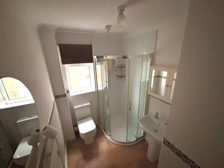 Bishopsgarth, Northallerton - Photo 3