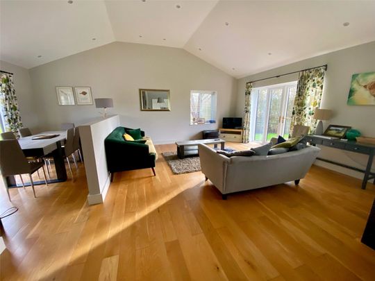 3 bedroom detached barn conversion to rent - Photo 1