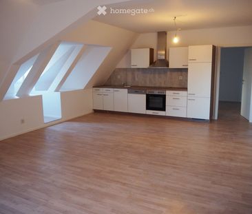 Moderne 3.5 Zimmer-Dachwohnung mit Innenhof - Photo 1