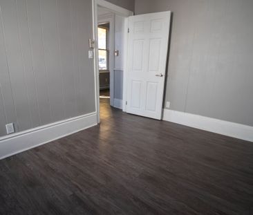 1 Bedroom Main Unit In St.Catharines!! - Photo 4
