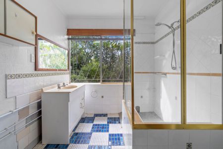 Charming Low-set Brick - Photo 5