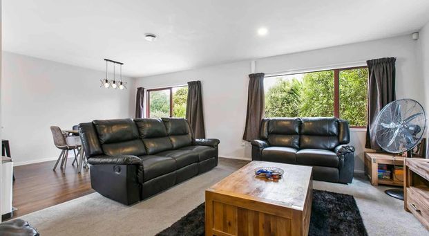 Large Family Home with Additional Cabin - Photo 1