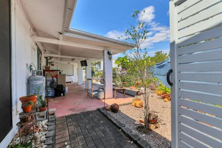 FAMILY HOME WITH SOLAR - Photo 4