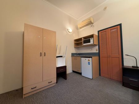 Cozy Studio with split ac minutes away from Broadway & Universities - Photo 3