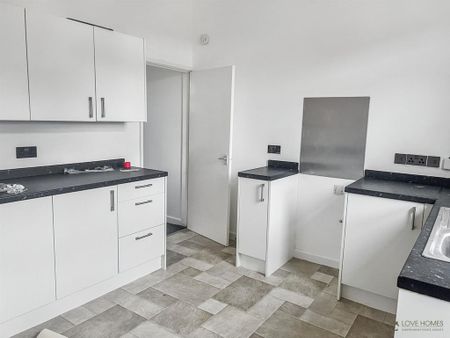 2 bedroom end of terrace house to rent - Photo 3