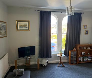 1 bedroom Flat To Let - Photo 2