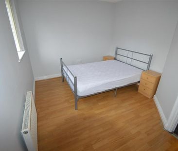 4 bedroom townhouse to rent - Photo 2