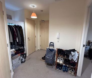 2 bedroom flat to rent - Photo 2