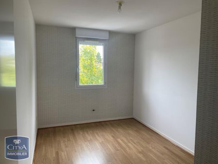 Location Appartement 4 pièces 74m² PARAY LE MONIAL 71600 - Photo 3