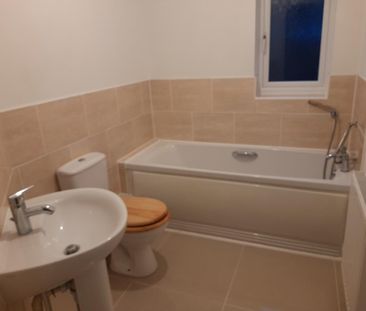 3 bedroom end of terrace house to rent - Photo 4