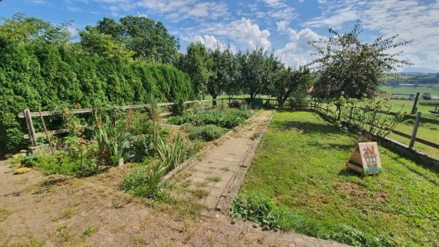 LUSSY-PRÈS-ROMONT – ROUTE DU VILLAGE 21 – BEAU 3.5 PIÈCES AU REZ-DE-CHAUSSÉE – CUISINE RÉNOVÉE – ENSOLEILLÉ - Foto 1