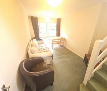 4 bedroom end of terrace house to rent - Photo 1