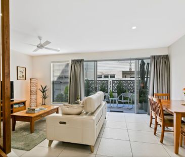 Coastal Chic: Stylish Living in Maroochydore! - Photo 2