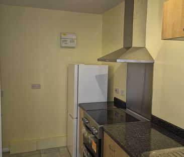 1 Bed Flat, Howard Road, SE25 - Photo 3