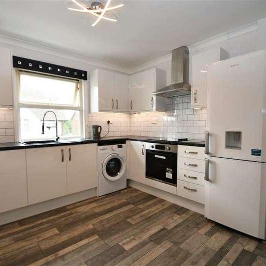 Bedroom Top Floor Apartment In Cranleigh, GU6 - Photo 1