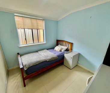 Huge Bedroom. Modern House. Top Locale. Walk to everything! - Photo 4