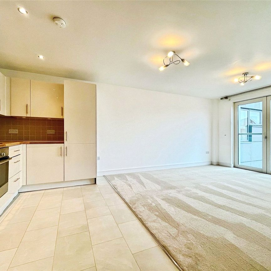 2 bedroom apartment to rent High Street, Poole, Dorset, BH15 - Photo 1